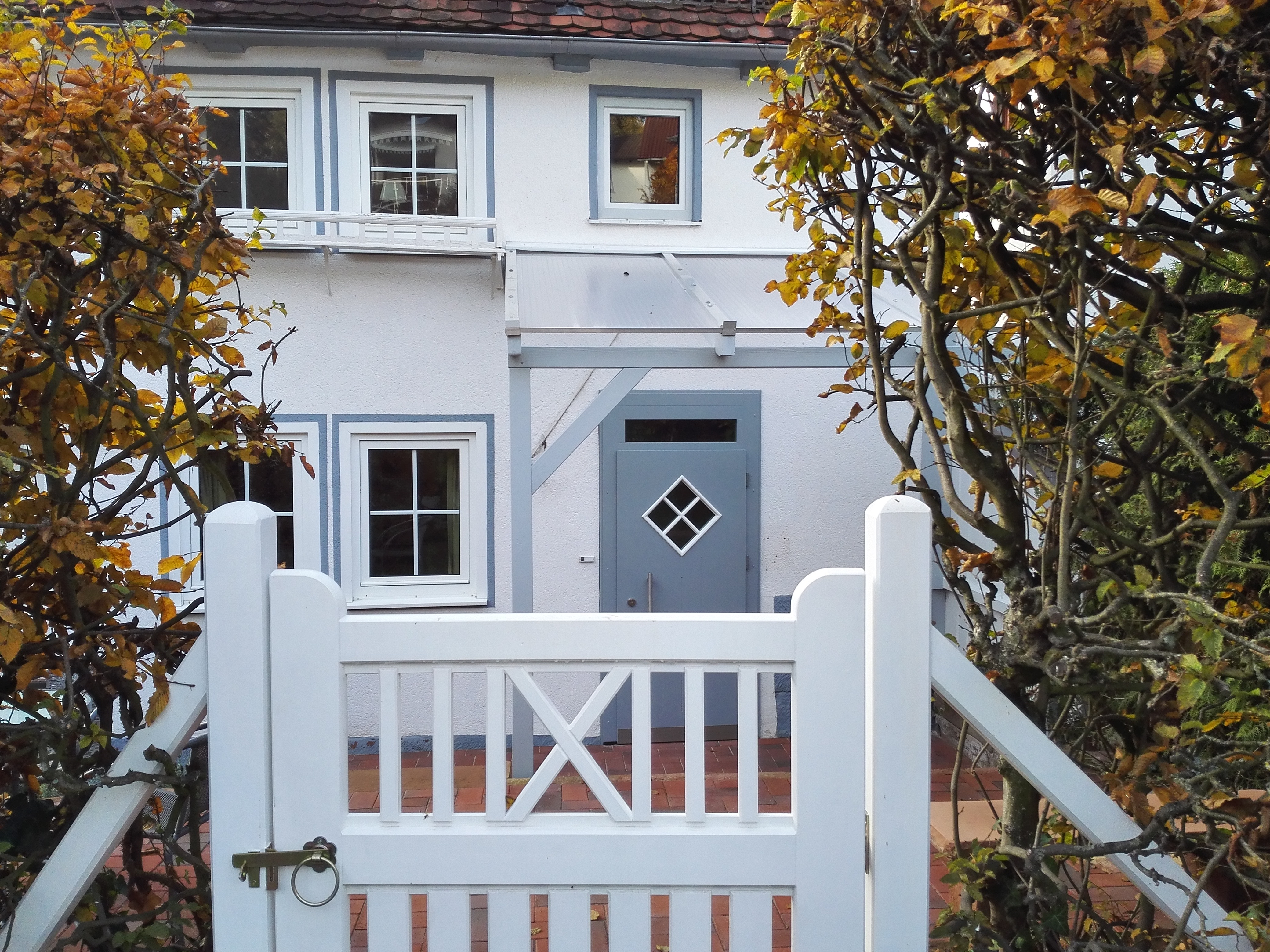 Ferienhaus "Am Hirtzborn"
in Marburg-Wehrshausen
Idylle, Gemütlichkeit, Behaglichkeit
Bestens geeignet für Familien,
Ferien-/Urlaubs-, Studien-, Geschäftsaufenthalte
Unterbringung von Gästen bei Familienfeiern etc., Studenteneltern
Unterkunft für Pilger (Jakobsweg über Marienkirche Wehrshausen)